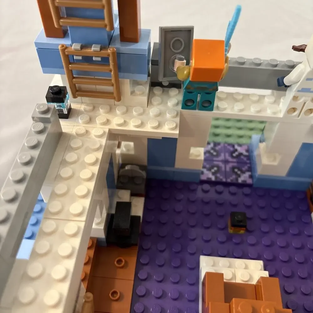 LEGO Minecraft The Ice Castle Set 21186, 499 Pieces, Complete w/ Minifigures